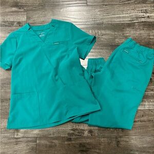 Jaanuu Emerald Green Medium Women’s Scrub Set